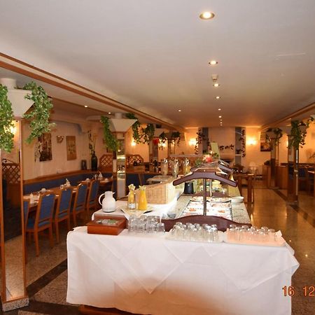 Hotel Zur Rebe Хоххайм ам Майн Екстериор снимка