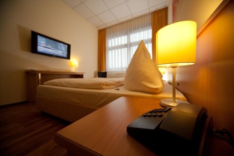 Hotel Zur Rebe Хоххайм ам Майн Стая снимка