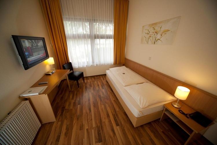 Hotel Zur Rebe Хоххайм ам Майн Стая снимка