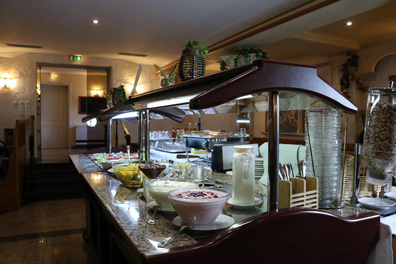 Hotel Zur Rebe Хоххайм ам Майн Екстериор снимка