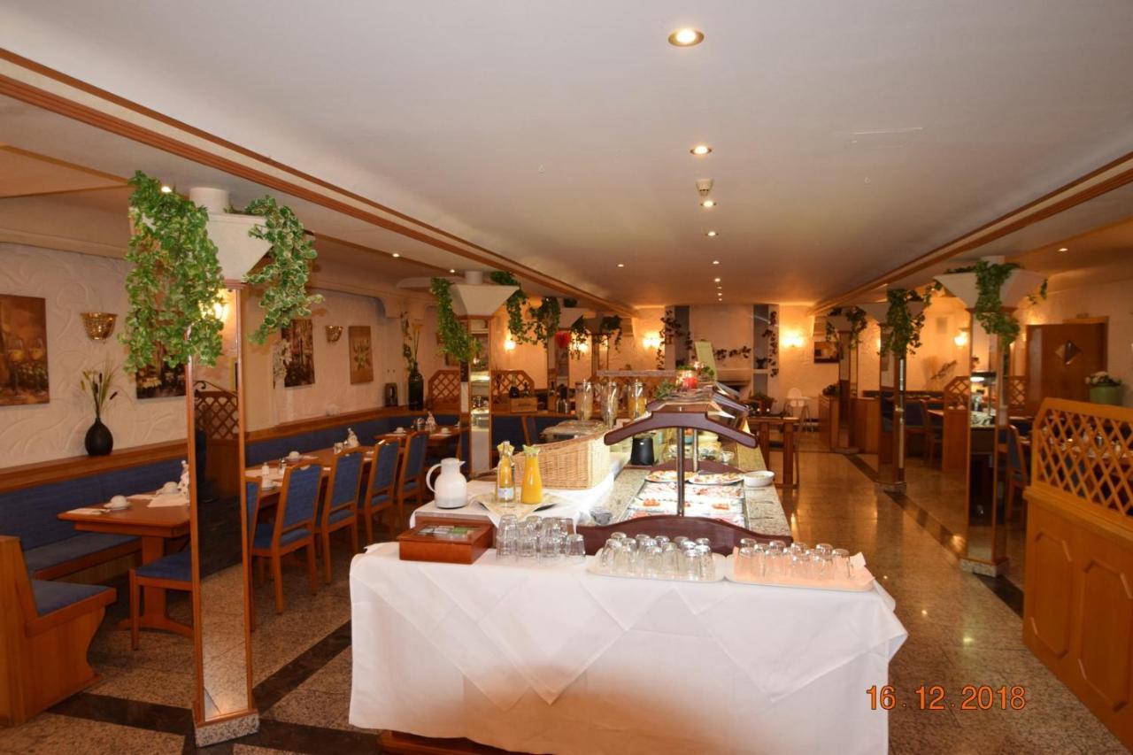 Hotel Zur Rebe Хоххайм ам Майн Екстериор снимка